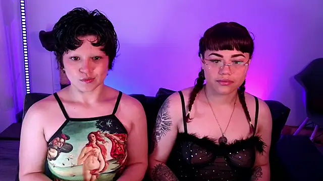 Snapshot of marsearth22_ chatting on 10.18.25 marsearth22 online show from 10.18.25