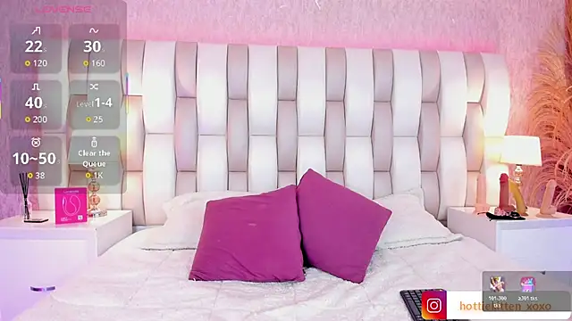 Snapshot of Viollet_xoxo chatting on 02.03.26 Viollet xoxo online show from 02.03.26