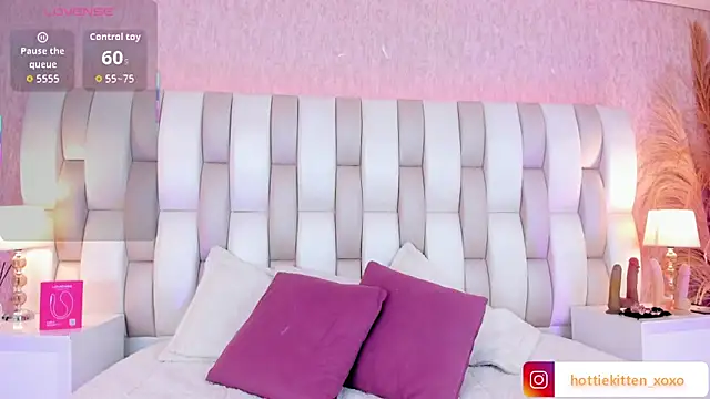 Snapshot of Viollet_xoxo chatting on 02.07.26 Viollet xoxo online show from 02.07.26