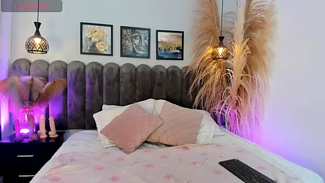 Snapshot of Viollet_xoxo chatting on 02.18.26 Viollet xoxo online show from 02.18.26