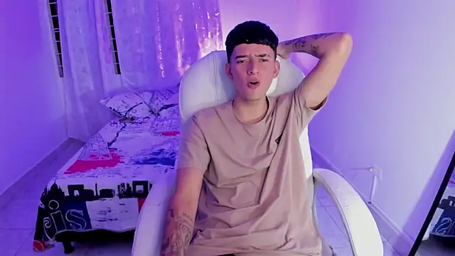 Snapshot of Fran_Boy chatting on 09.18.25 Fran Boy online show from 09.18.25