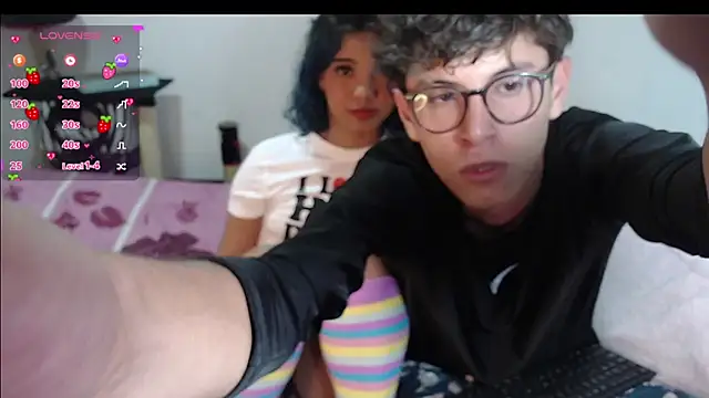 Snapshot of lolaxdavid chatting on 11.22.25 lolaxdavid online show from 11.22.25