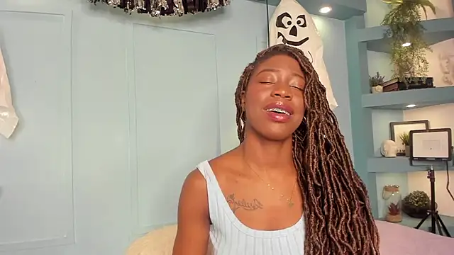 MichellePose online show from 10.04.25