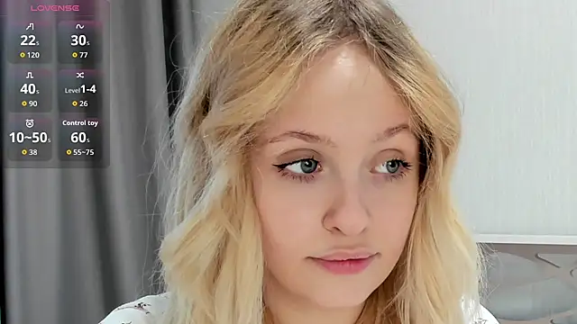 Snapshot of Julliakoill chatting on 10.11.25 Julliakoill online show from 10.11.25