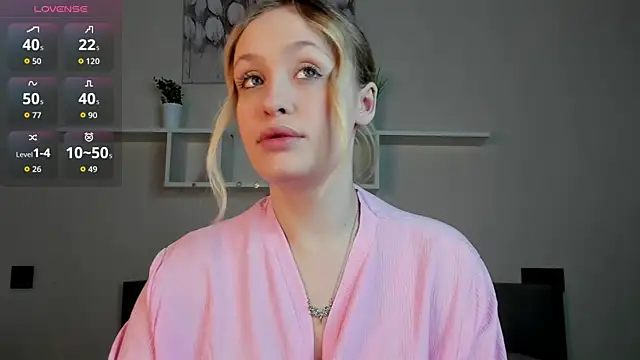 Snapshot of Julliakoill chatting on 11.16.25 Julliakoill online show from 11.16.25