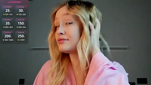 Snapshot of Julliakoill chatting on 11.21.25 Julliakoill online show from 11.21.25