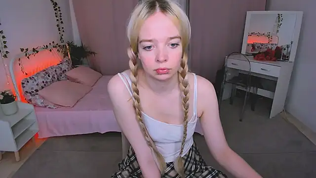 Snapshot of BellaMontgomery chatting on 06.03.26 BellaMontgomery online show from 06.03.26