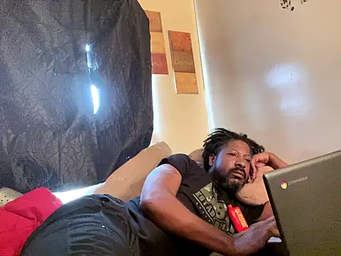 Snapshot of viceutk1 chatting on 09.28.25 viceutk1 online show from 09.28.25