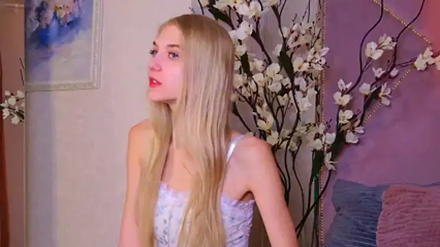 4example Chloe online show from 10.24.25