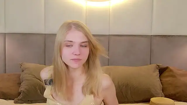 Snapshot of 4example_Chloe chatting on 07.16.26 4example Chloe online show from 07.16.26