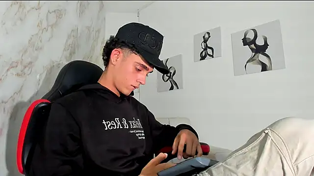 Snapshot of nathan_shimmer chatting on 10.08.25 nathan shimmer online show from 10.08.25