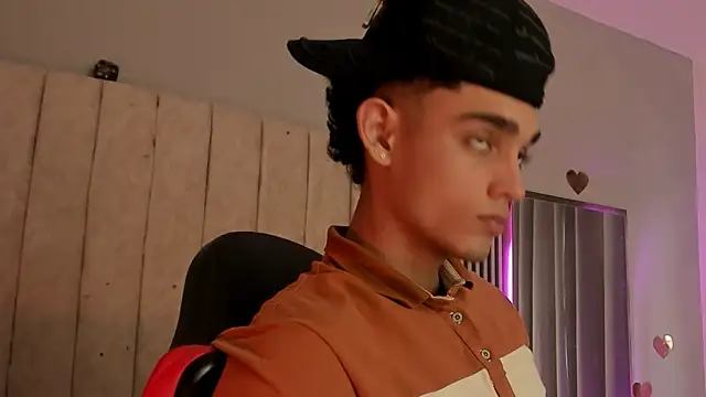 Snapshot of nathan_shimmer chatting on 11.03.25 nathan shimmer online show from 11.03.25