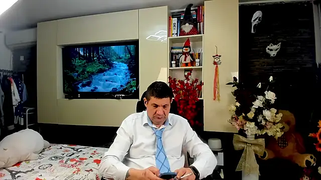 Snapshot of SpartacusDaddy48 chatting on 04.19.26 SpartacusDaddy48 online show from 04.19.26