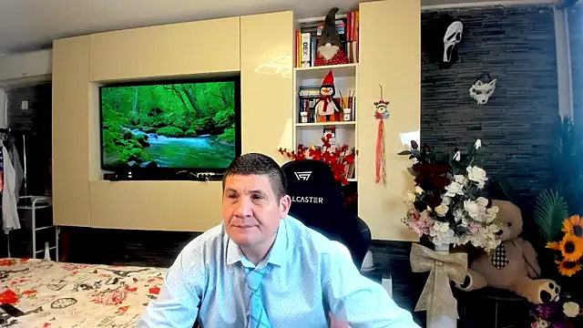 Snapshot of SpartacusDaddy48 chatting on 04.21.26 SpartacusDaddy48 online show from 04.21.26
