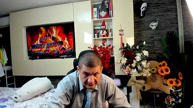 Snapshot of SpartacusDaddy48 chatting on 05.11.26 SpartacusDaddy48 online show from 05.11.26