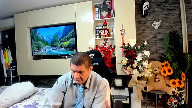 Snapshot of SpartacusDaddy48 chatting on 05.18.26 SpartacusDaddy48 online show from 05.18.26