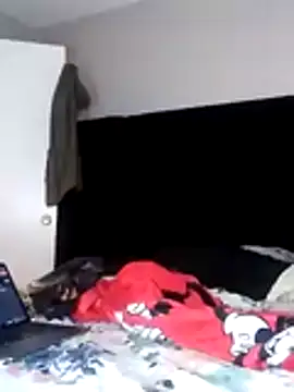 Snapshot of sweetnjuicyyy chatting on 10.28.25 sweetnjuicyyy online show from 10.28.25