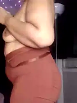 Snapshot of sweetnjuicyyy chatting on 11.11.25 sweetnjuicyyy online show from 11.11.25