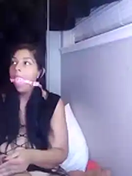 Snapshot of sweetnjuicyyy chatting on 11.19.25 sweetnjuicyyy online show from 11.19.25