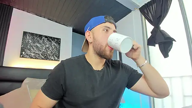 Maximo Wolff online show from 09.15.25