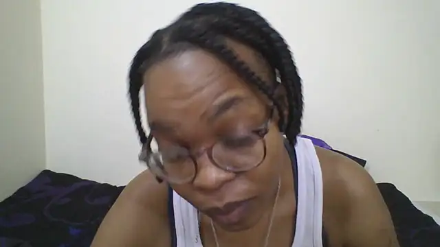 Snapshot of Miss-Hennessy chatting on 09.08.25 Miss-Hennessy online show from 09.08.25