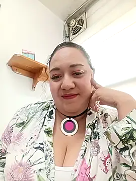 Snapshot of Caroomoom27 chatting on 09.18.25 Caroomoom27 online show from 09.18.25