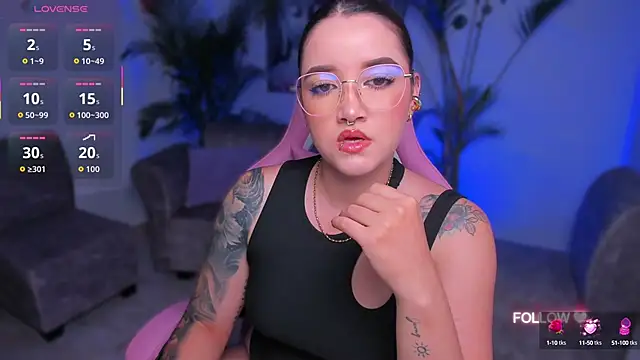 lunaarose online show from 09.10.25