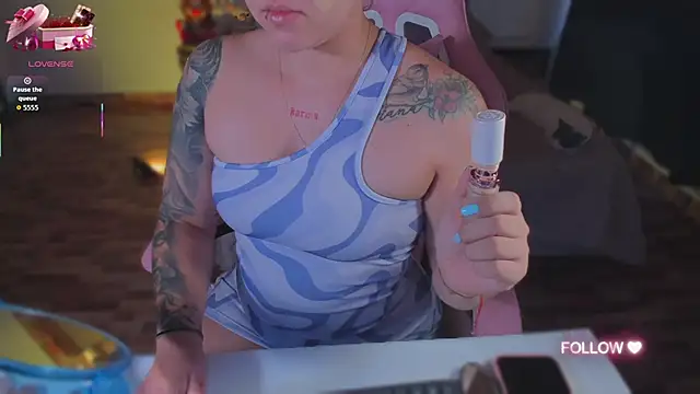 lunaarose online show from 11.03.25