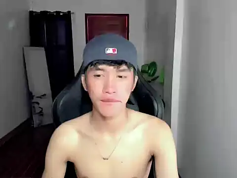 Snapshot of twinksexy09 chatting on 11.11.25 twinksexy09 online show from 11.11.25