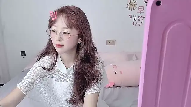 nini a online show from 10.11.25