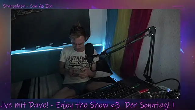 Snapshot of DaveLindau chatting on 09.28.25 DaveLindau online show from 09.28.25