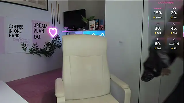 LiaWoow online show from 10.14.25