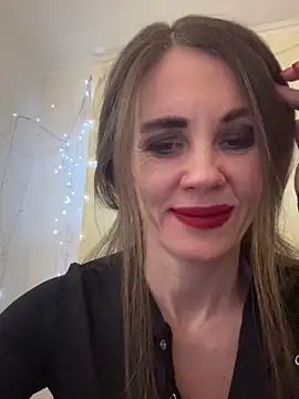 Snapshot of LucieMack chatting on 12.21.25 LucieMack online show from 12.21.25