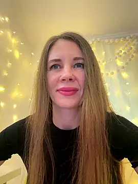 Snapshot of LucieMack chatting on 01.16.26 LucieMack online show from 01.16.26