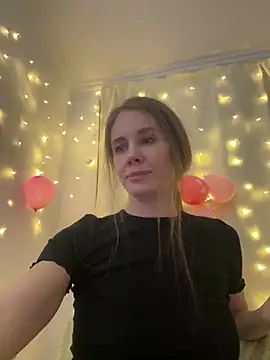 Snapshot of LucieMack chatting on 02.16.26 LucieMack online show from 02.16.26