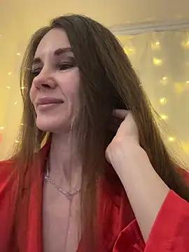 Snapshot of LucieMack chatting on 02.19.26 LucieMack online show from 02.19.26