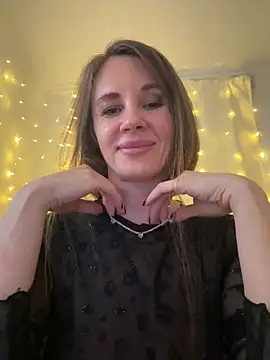 Snapshot of LucieMack chatting on 02.23.26 LucieMack online show from 02.23.26