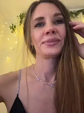 Snapshot of LucieMack chatting on 02.27.26 LucieMack online show from 02.27.26