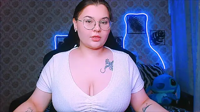 Snapshot of InLoveWithLife26 chatting on 11.19.25 InLoveWithLife26 online show from 11.19.25