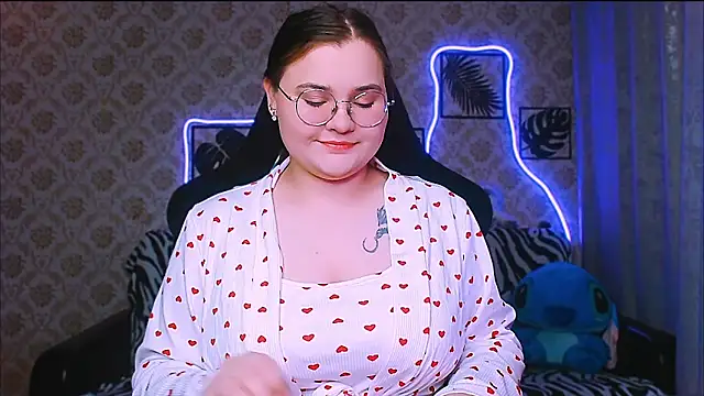 Snapshot of InLoveWithLife26 chatting on 11.27.25 InLoveWithLife26 online show from 11.27.25