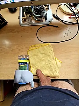 Snapshot of flirt_23 chatting on 12.04.25 flirt 23 online show from 12.04.25