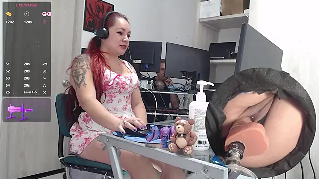 Snapshot of leidydi223 chatting on 11.22.25 leidydi223 online show from 11.22.25