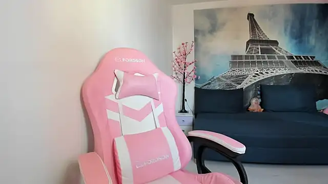 Snapshot of RheaEtthan chatting on 04.15.26 RheaEtthan online show from 04.15.26