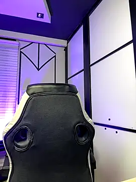 Brycce santos online show from 10.21.25