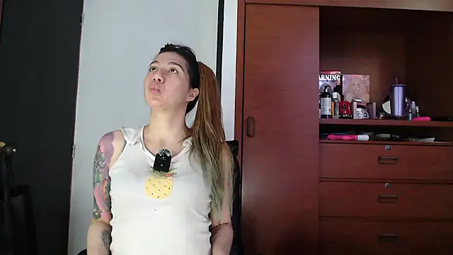 karlamoon23 online show from 09.25.25