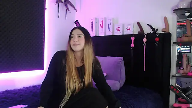 karlamoon23 online show from 11.26.25