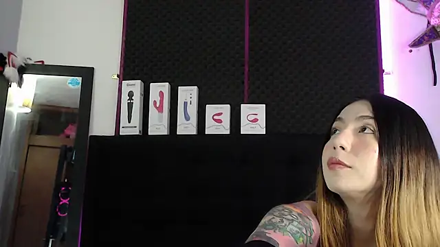 karlamoon23 online show from 12.14.25