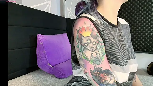 karlamoon23 online show from 02.28.26