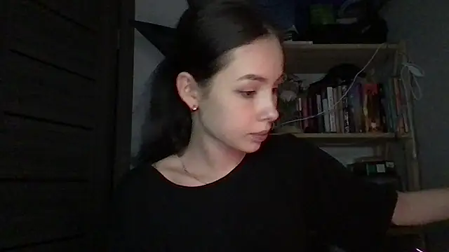 Snapshot of Yuna5343 chatting on 10.17.25 Yuna5343 online show from 10.17.25