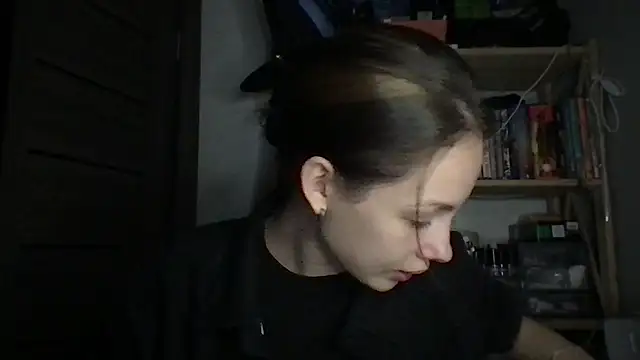 Snapshot of Yuna5343 chatting on 10.30.25 Yuna5343 online show from 10.30.25